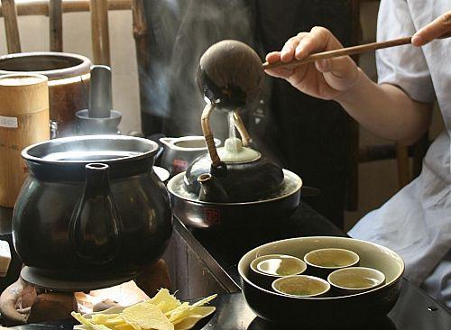 Nghệ thuật trà trong đời sống Văn hóa của người Việt